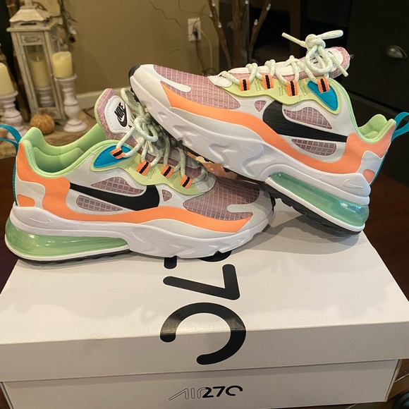 Air Max 270 React SE - Picture 7 of 9